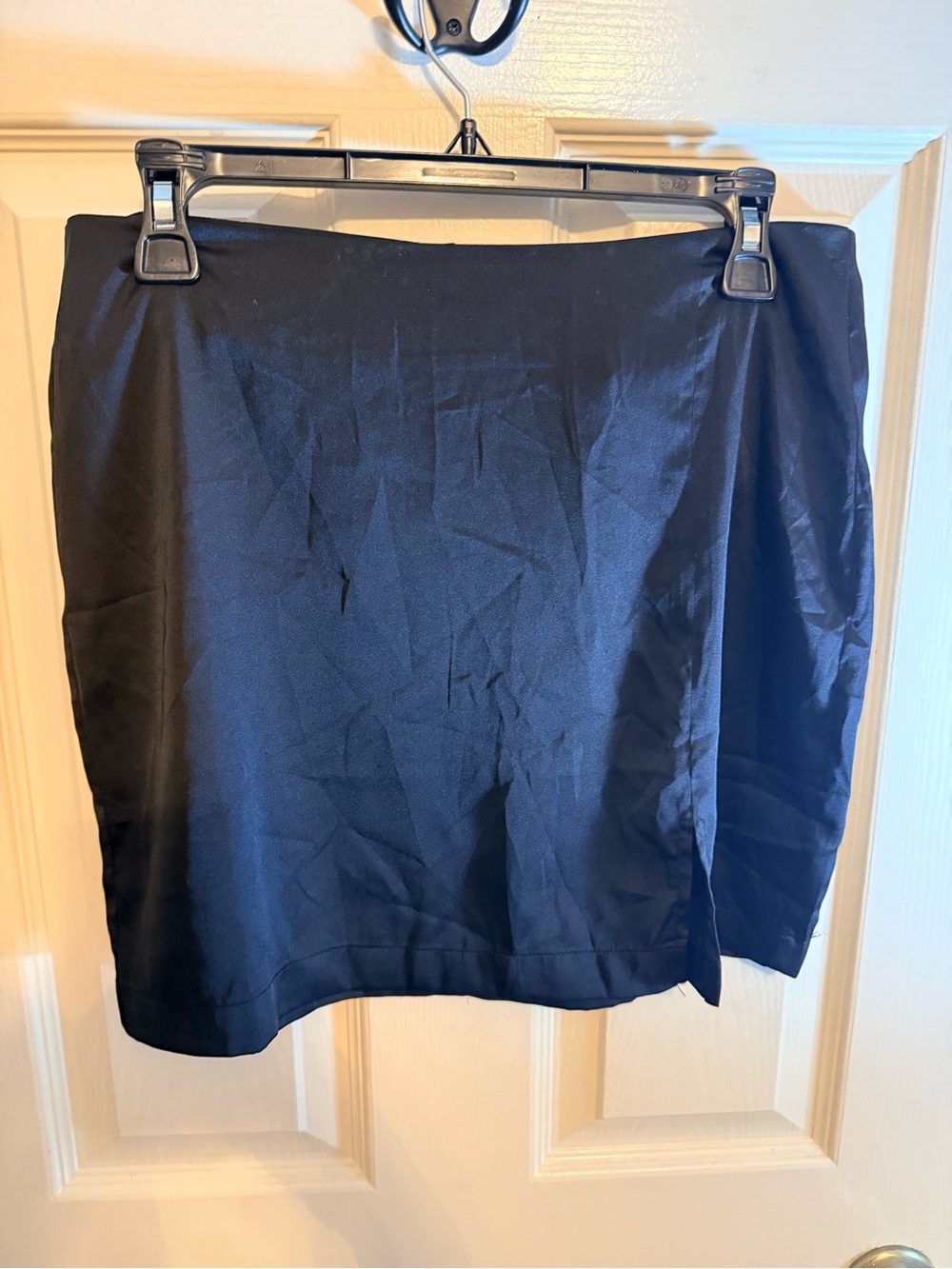 Forever 21 Black Satin Mini Skirt Large Y2K Style zip minimalist date night